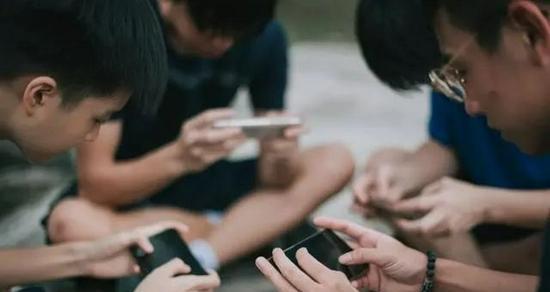 手游和端游哪个更难玩？难易程度的比较依据是什么？