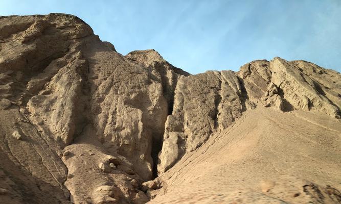 奇兵英雄传说之火焰山洞勇闯探险（探寻火焰山洞的秘密）