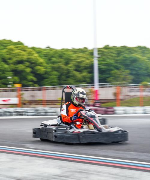 疯狂飙车模式如何通过？跑跑卡丁车中有哪些技巧可以顺利过关？